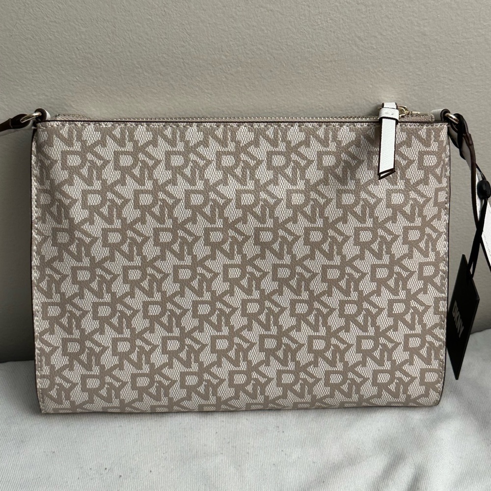 DKNY Crossbody NWT - Picture 3 of 9